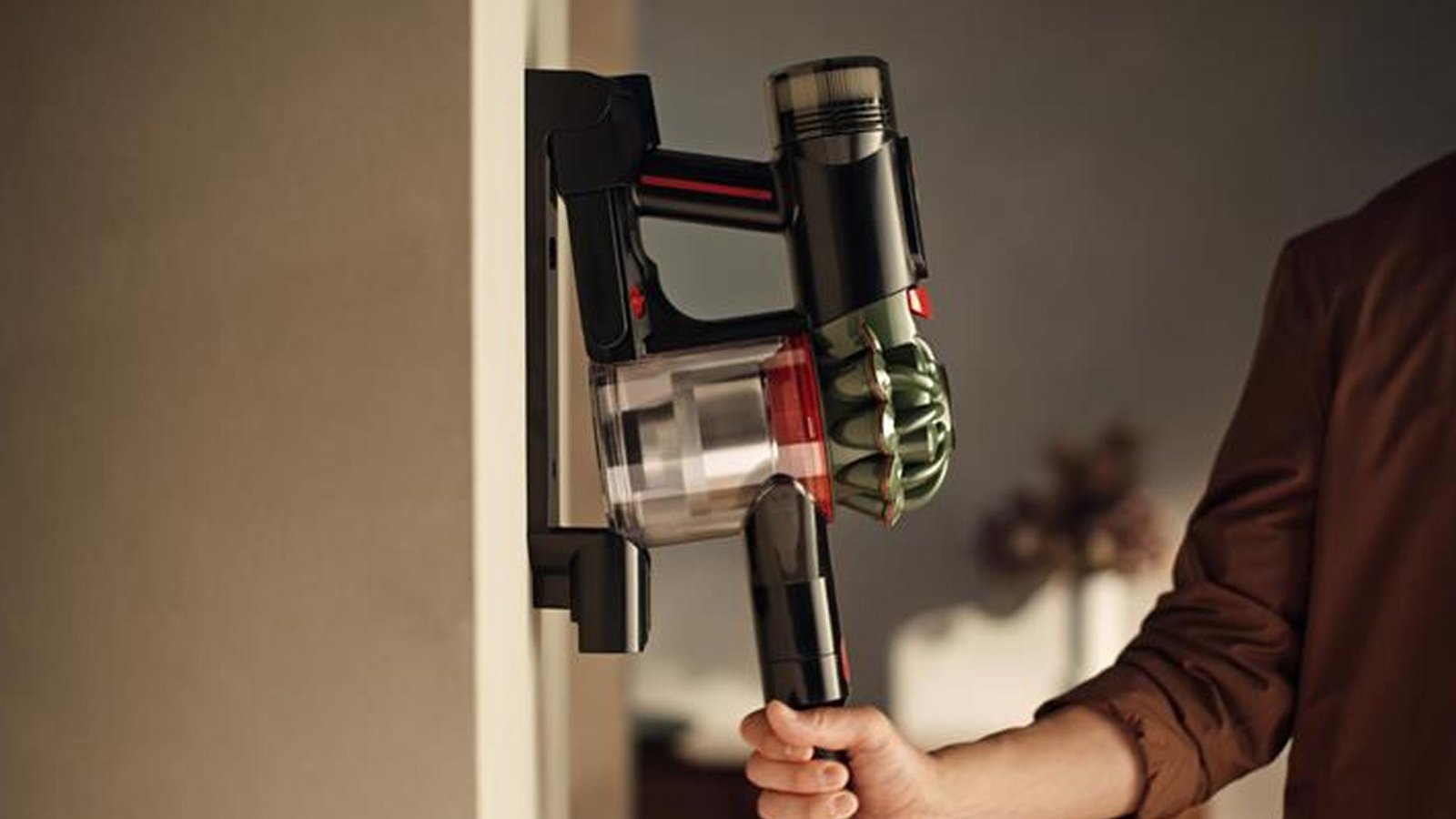 Dyson V8 Cyclone vacuum - Image 2